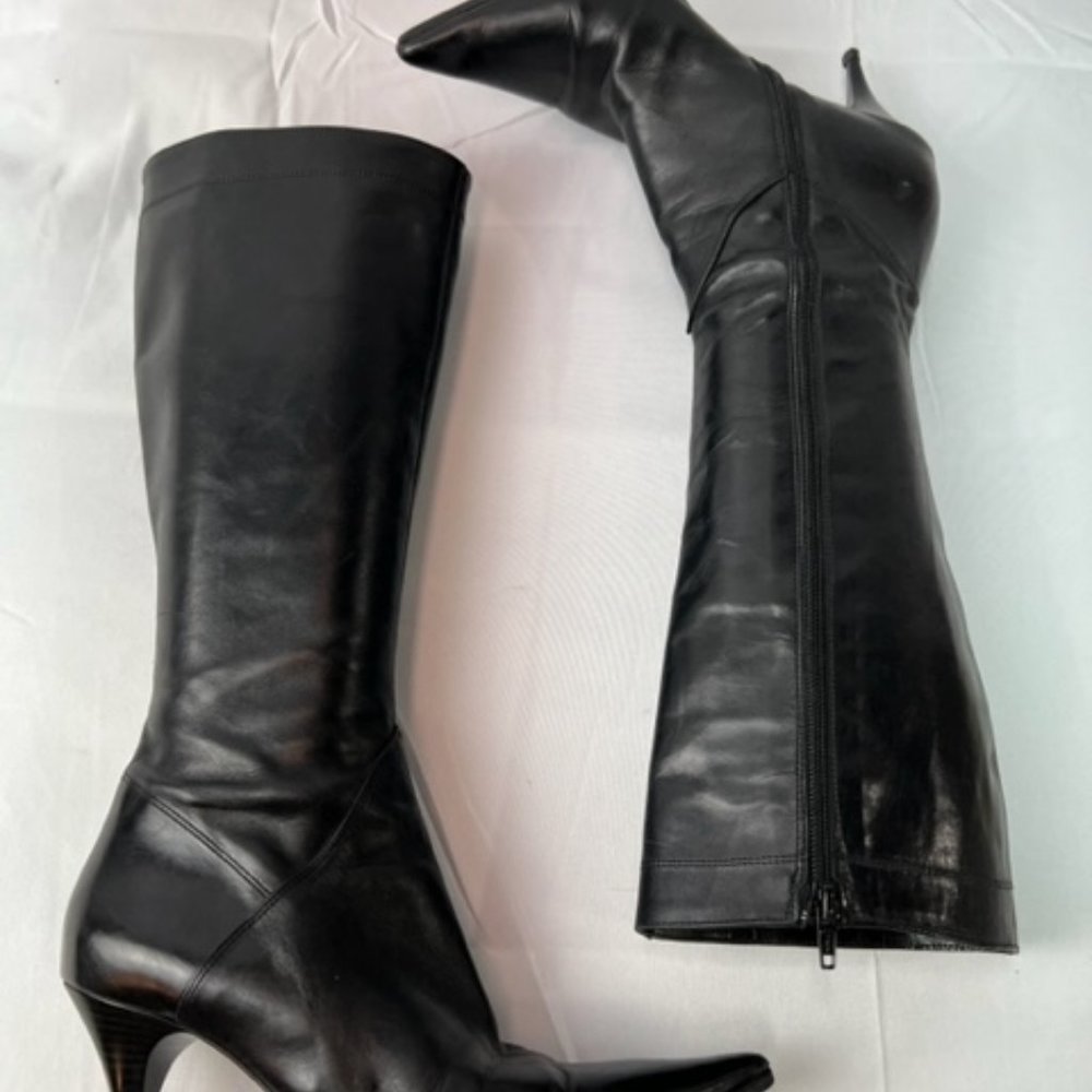 Size 7 Knee-High Stiletto Boot with pointed toe